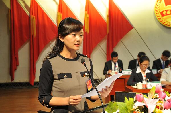 团委书记耿潇潇作报告
